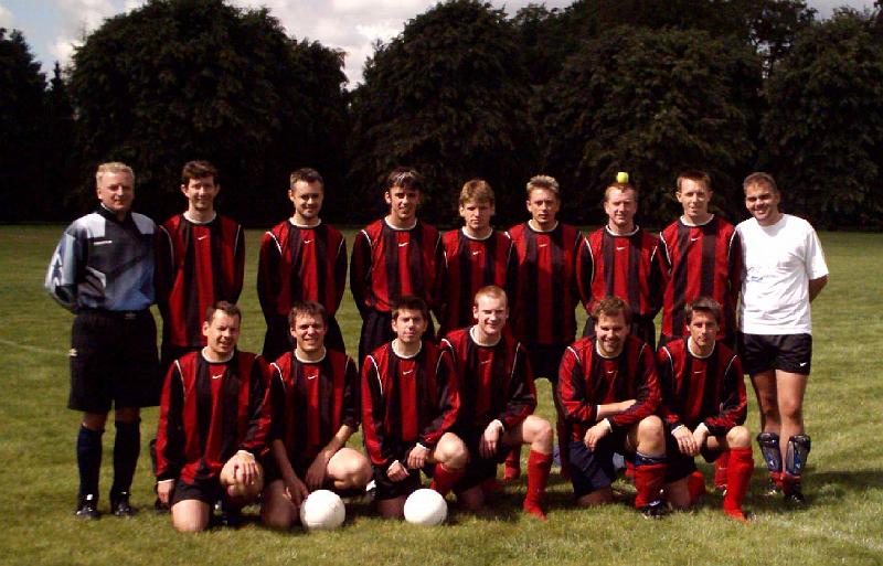 JET Team Bath 2004.JPG -  BACK Geoff Broughton, Paul Nixon, Nat Liddy, Simon Thresh, Jon Wright, Nigel King, Simon Cowlard, Geraint Apps, Dave ButlerFRONT Dan Forster, Joe Singleton, Ian Behling, Tom Stuart, Dan Essen, Richard Findlay 